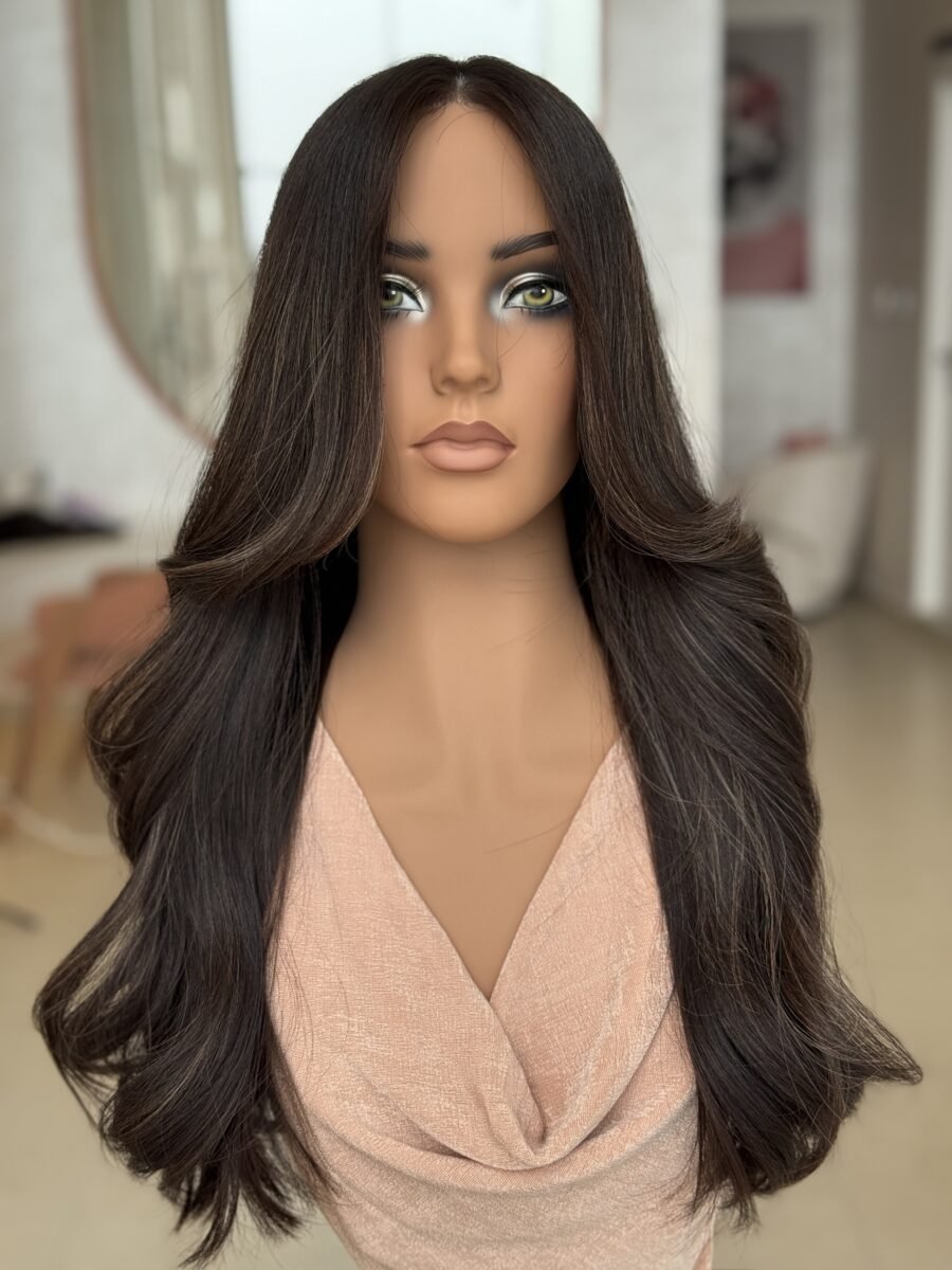 باروكة طول ٢٤-٢٥ انش لون بني طبيعي غامج مخصل أشقر مع غره وسط