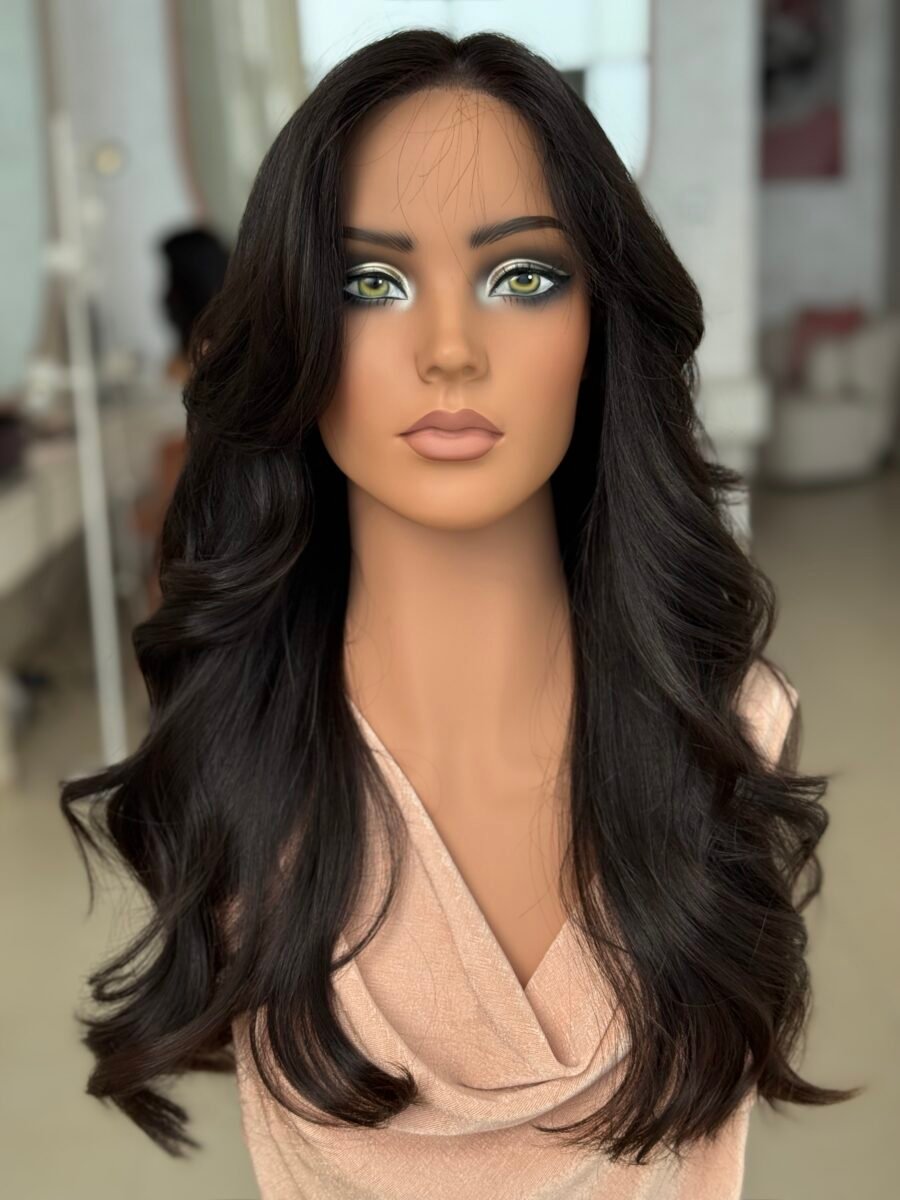باروكة طول ٢٤ انش لون طبيعي مايل للأسود