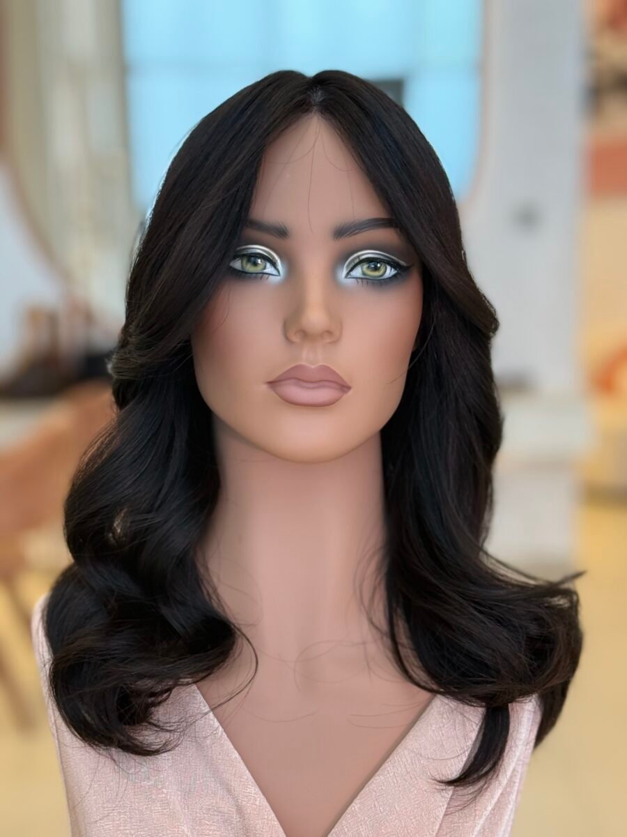 باروكة طول ١٨-١٩ انش لون طبيعي مايل للأسود